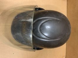 Helm schwarz