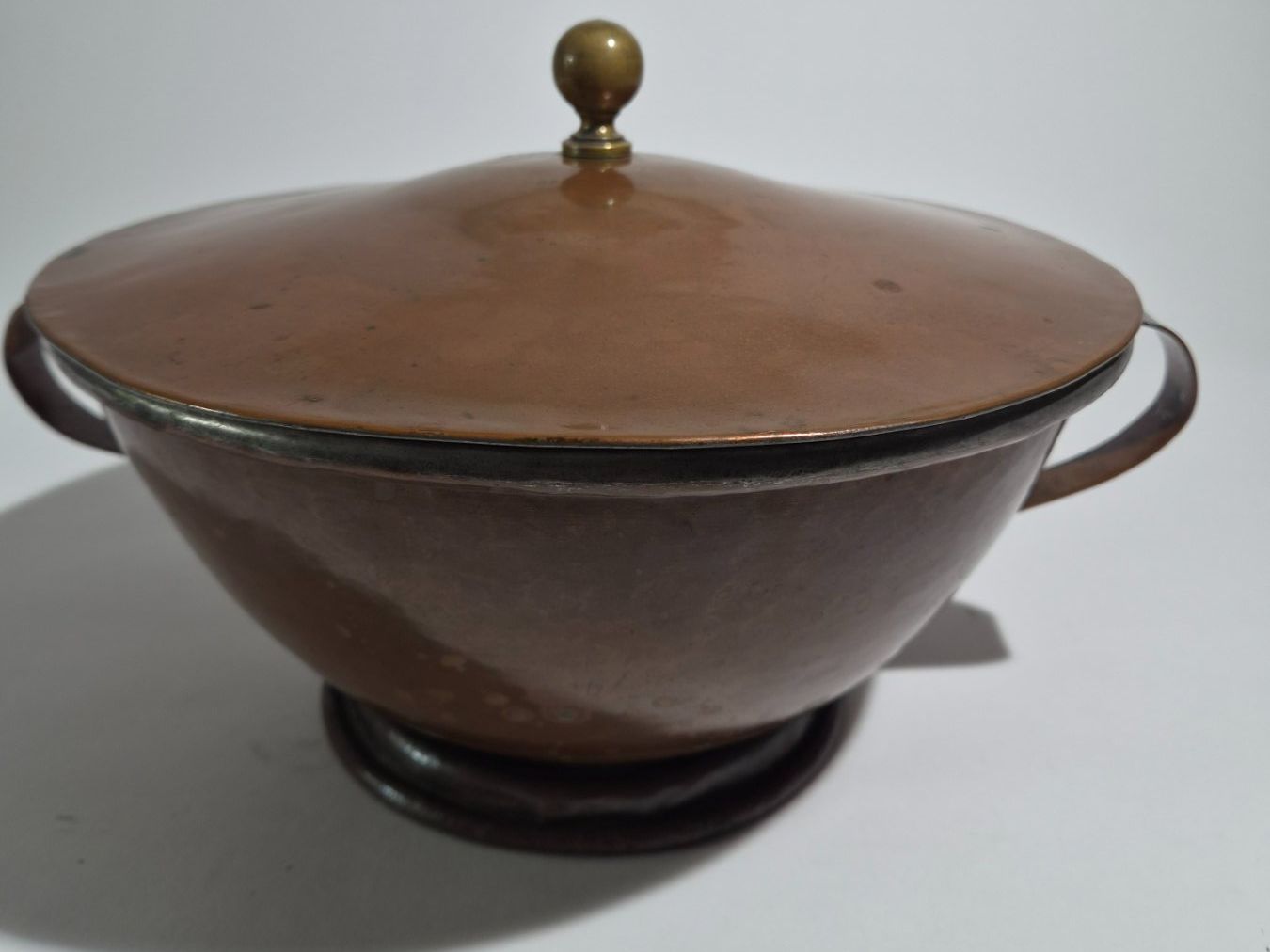 Casseroles: Antiker Kupferkessel mit Deckel – D'occasion à Davos Platz par Canada1995