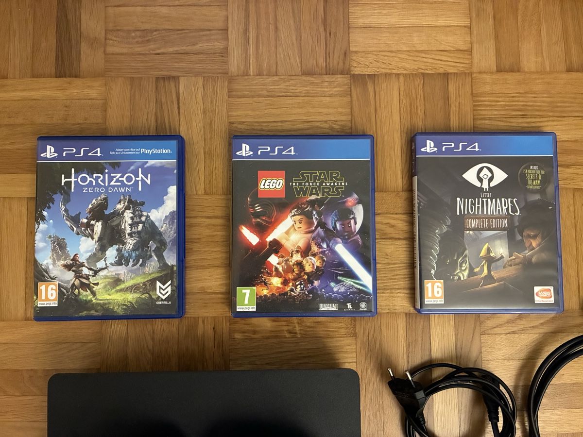 Sony Consoles: Playstation 4 Slim mit 3 Spielen und 2 Controller – D'occasion à Luzern par sam_zc9t 3