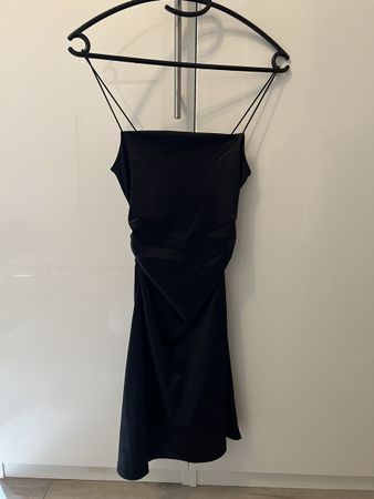 Kurzes Cocktail-Kleid