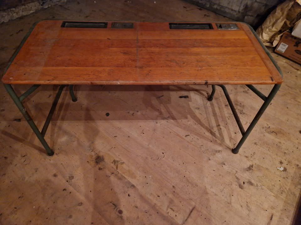 Scrivanie: Ancien bureau double d'écolier – Usato da Ste-Croix venduto da gfamily 2