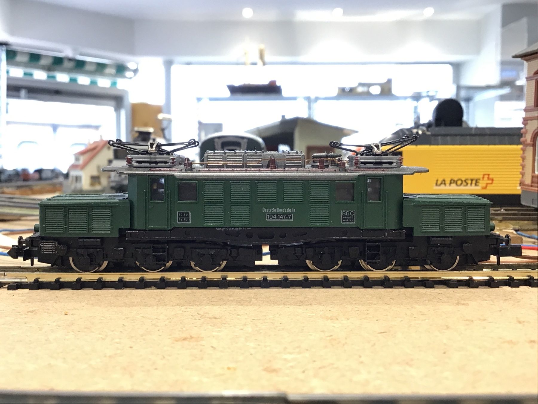 Trix Modellini di ferrovie: MINITRIX E-Lok BR 194 147-7, SPUR N – Usato da Männedorf venduto da Modell-Spezialisten 1