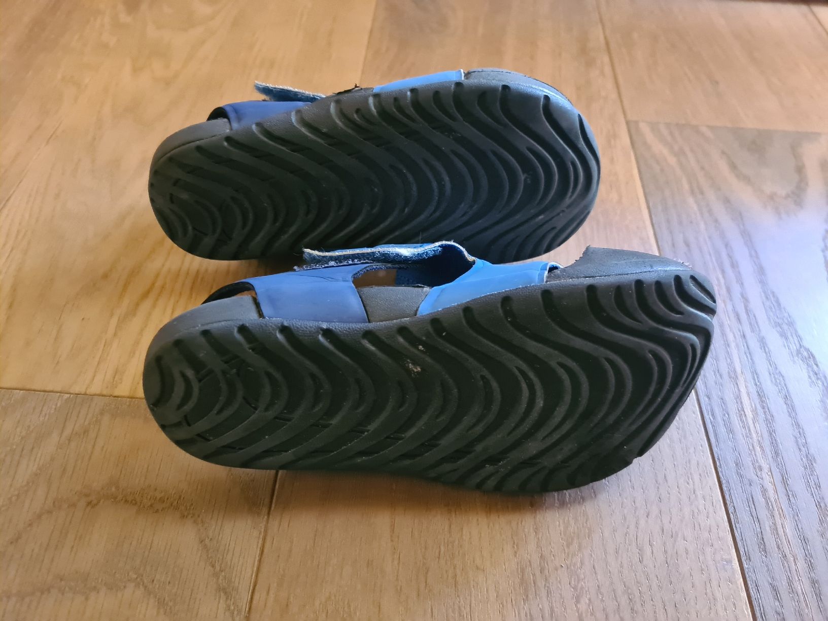 Nike Scarpe per ragazzi: Nike Sandalen Gr.28/29 ISL 18cm – Usato da frutigen venduto da Plethora14 1