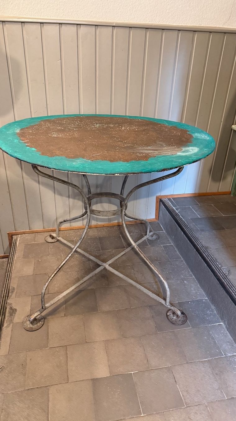 Tables: Jugendstil Tisch Metall – Défectueux à Laufenburg par Tris10 1