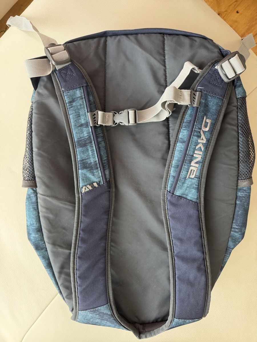 Dakine Zaini: sehr schöner Dakine Rucksack Schule Freizeit – Usato da Sulz AG venduto da Tigi69 2