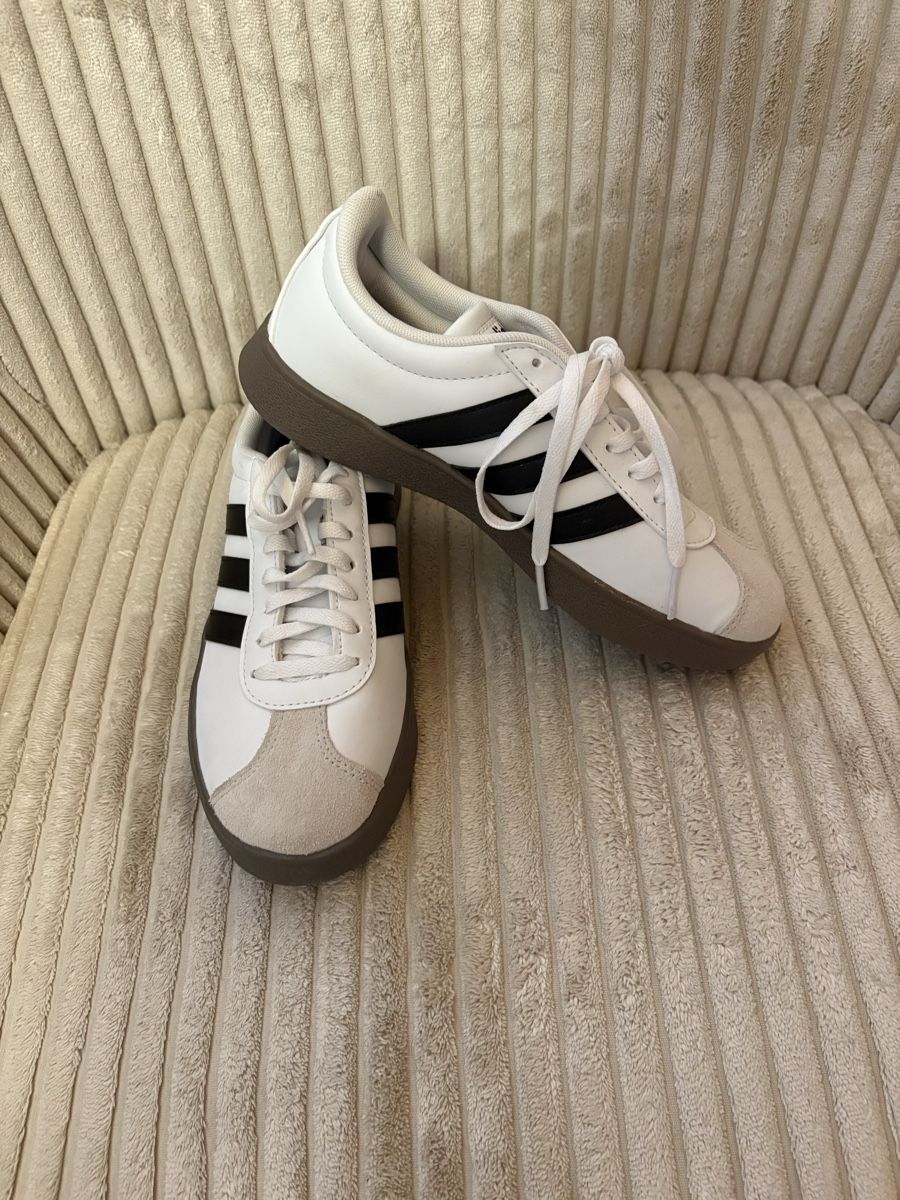 Adidas Scarpe da donna: Neue Adidas Sneaker – Nuovo (secondo la descrizione) da Domat/Ems venduto da jen_q9m8