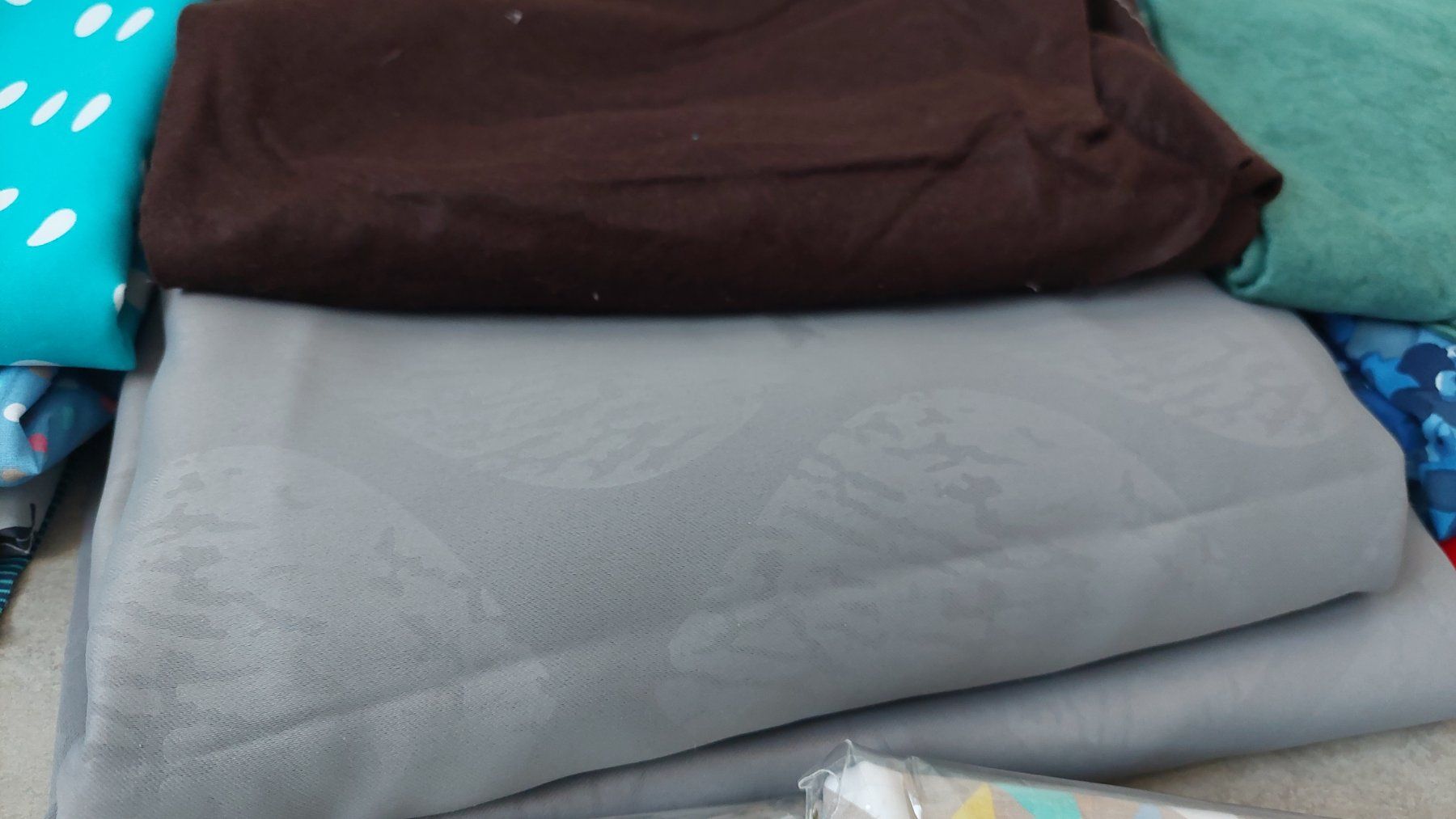 Tessuti: Grosses Stoffpaket – Usato da Escholzmatt venduto da Ipbuur 2
