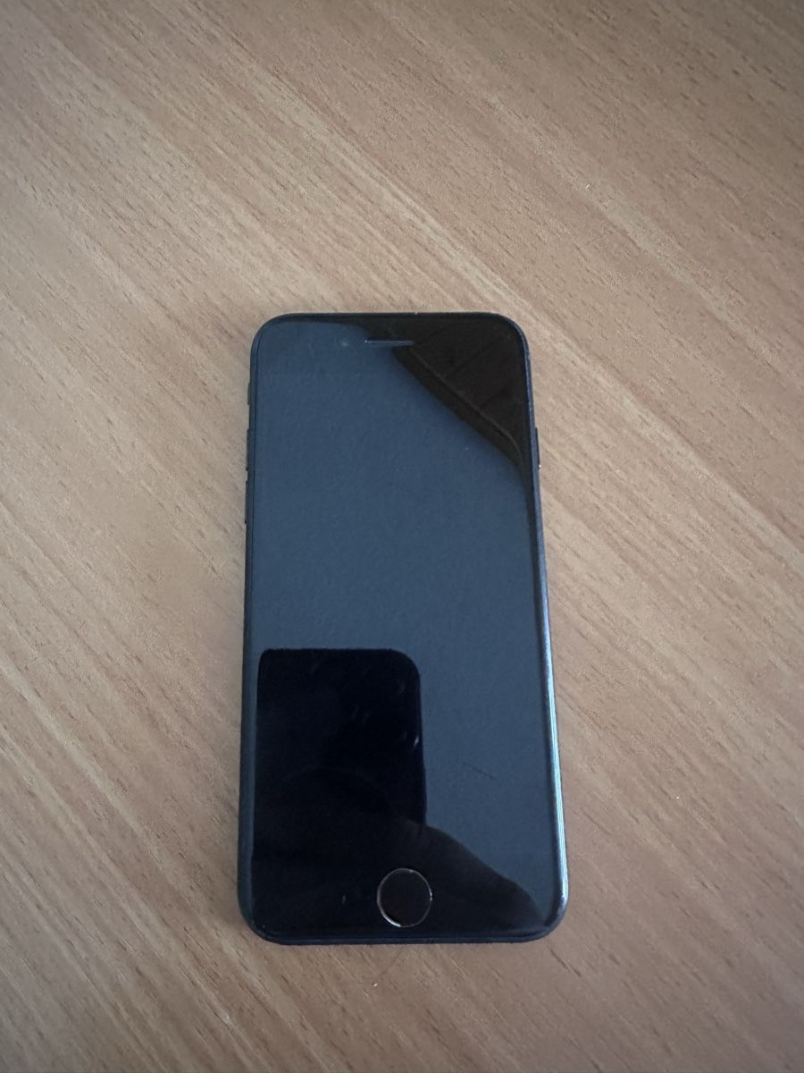 Apple Portables: iPhone SE – D'occasion à Altstätten SG par SVSt931216