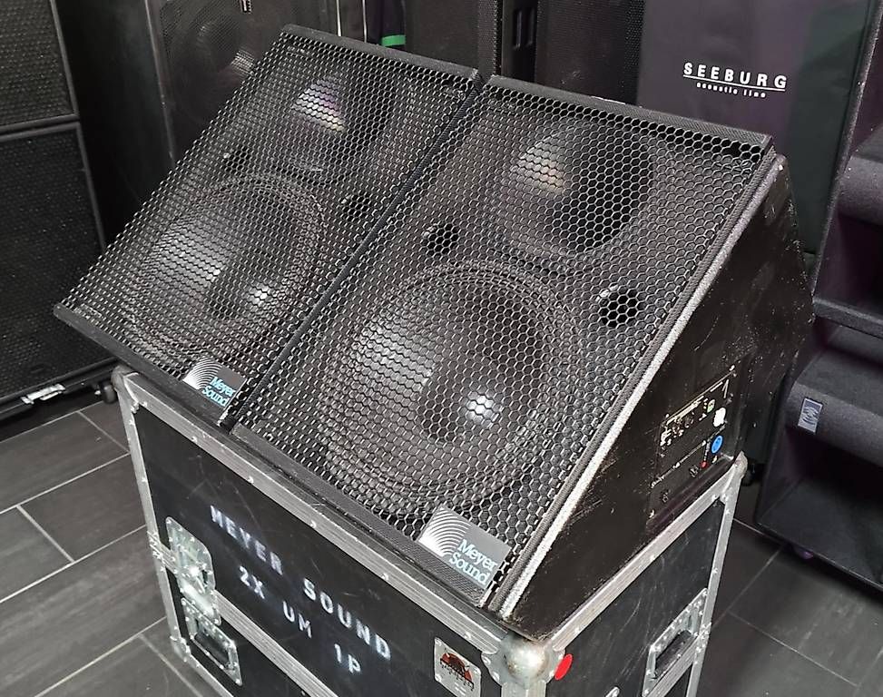 Casse acustiche: Meyer Sound UM1P – Usato da Schlieren venduto da Basscenter 1