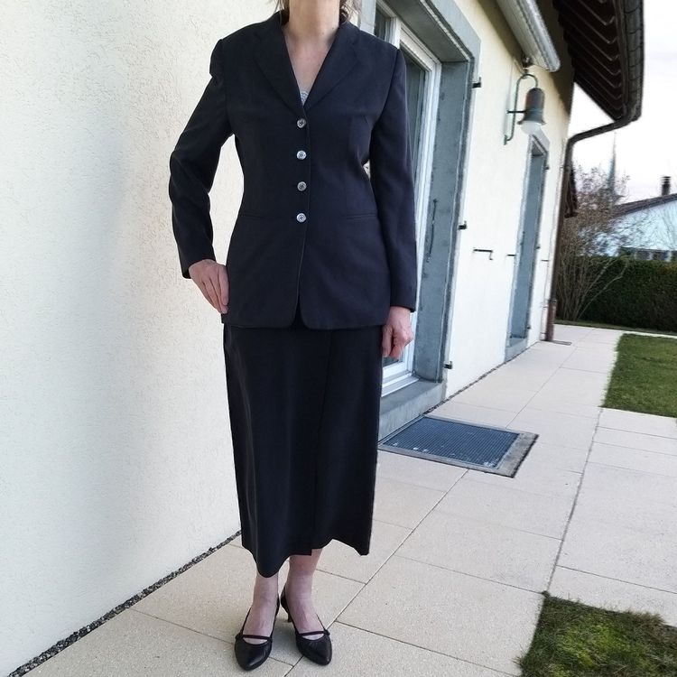 Tailleur Blazer Jupe midi bleu marine Kaufen auf Ricardo