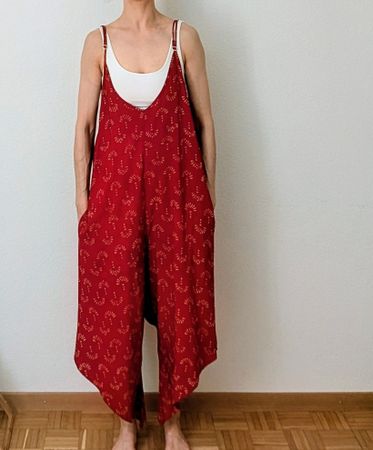 Latzhose/ Oerall Damen rot gemustert, one size, wie neu
