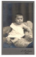 Fotografie J. Buckmann, Grabs, Baby auf 