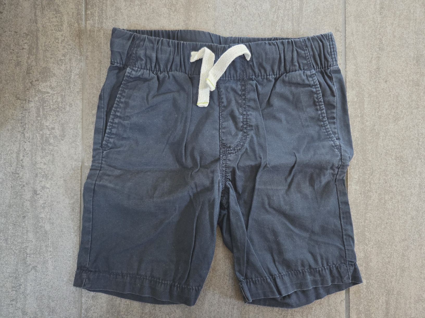 H&M Pantaloni: blaue H&M Shorts, Grösse 98 – Usato da Hüntwangen venduto da ManuM2014