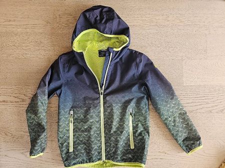 Drei Jacken für jedes Wetter, Grösse 140.