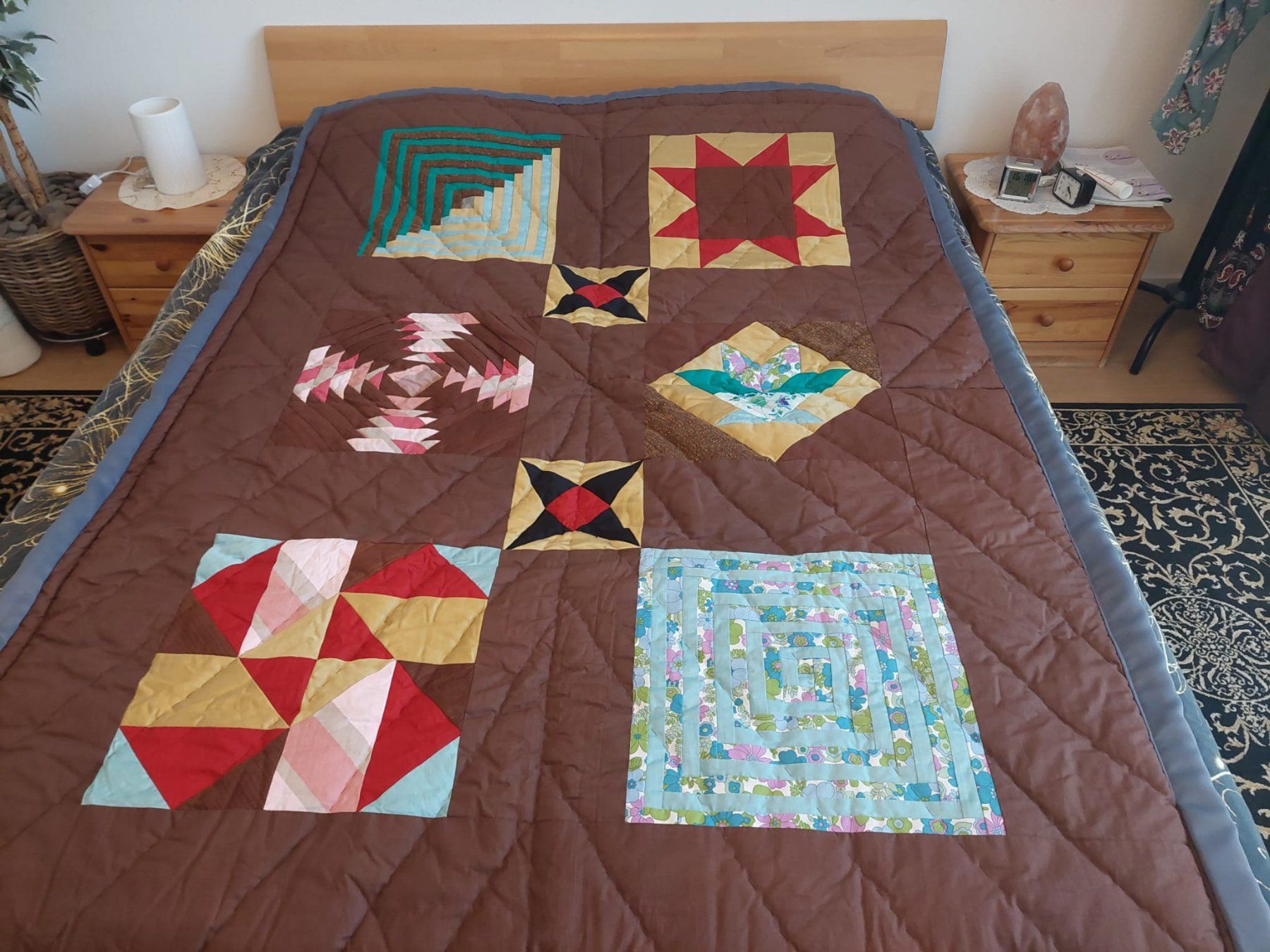 Couvertures: Steppdecke Patchwork Handarbeit Einzelstück Neu – Neuf (Voir description) à Gretzenbach par RedCarGuy 1