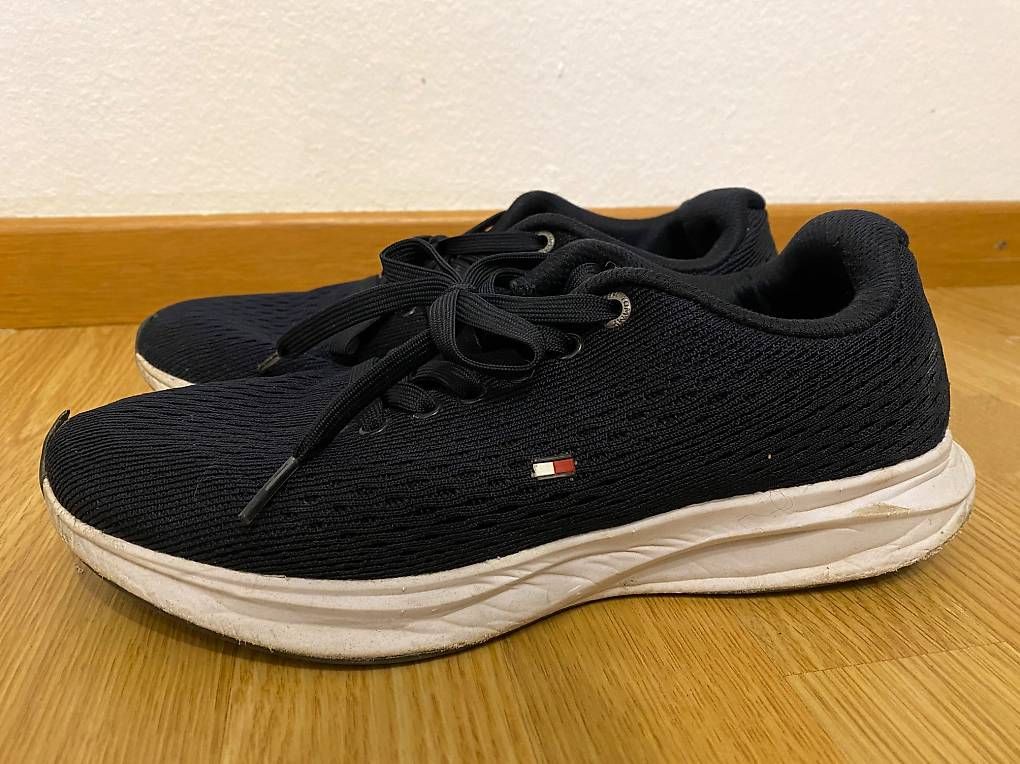 Tommy Hilfiger Scarpe da uomo: Tommy Hilfiger Schuhe Sneaker Gr. 40 – Usato da Glarus venduto da Iroccinha 2