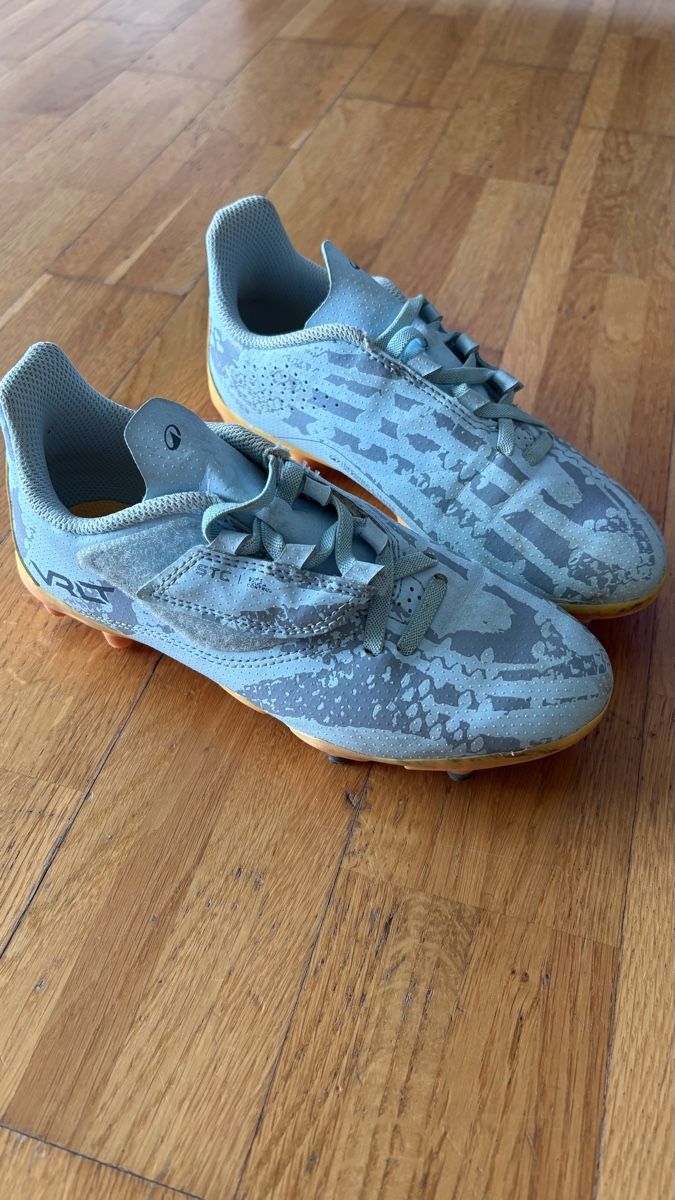 Chaussures hommes: Fussballschuhe Grösse 33 – D'occasion à Stäfa par sch_m7kj
