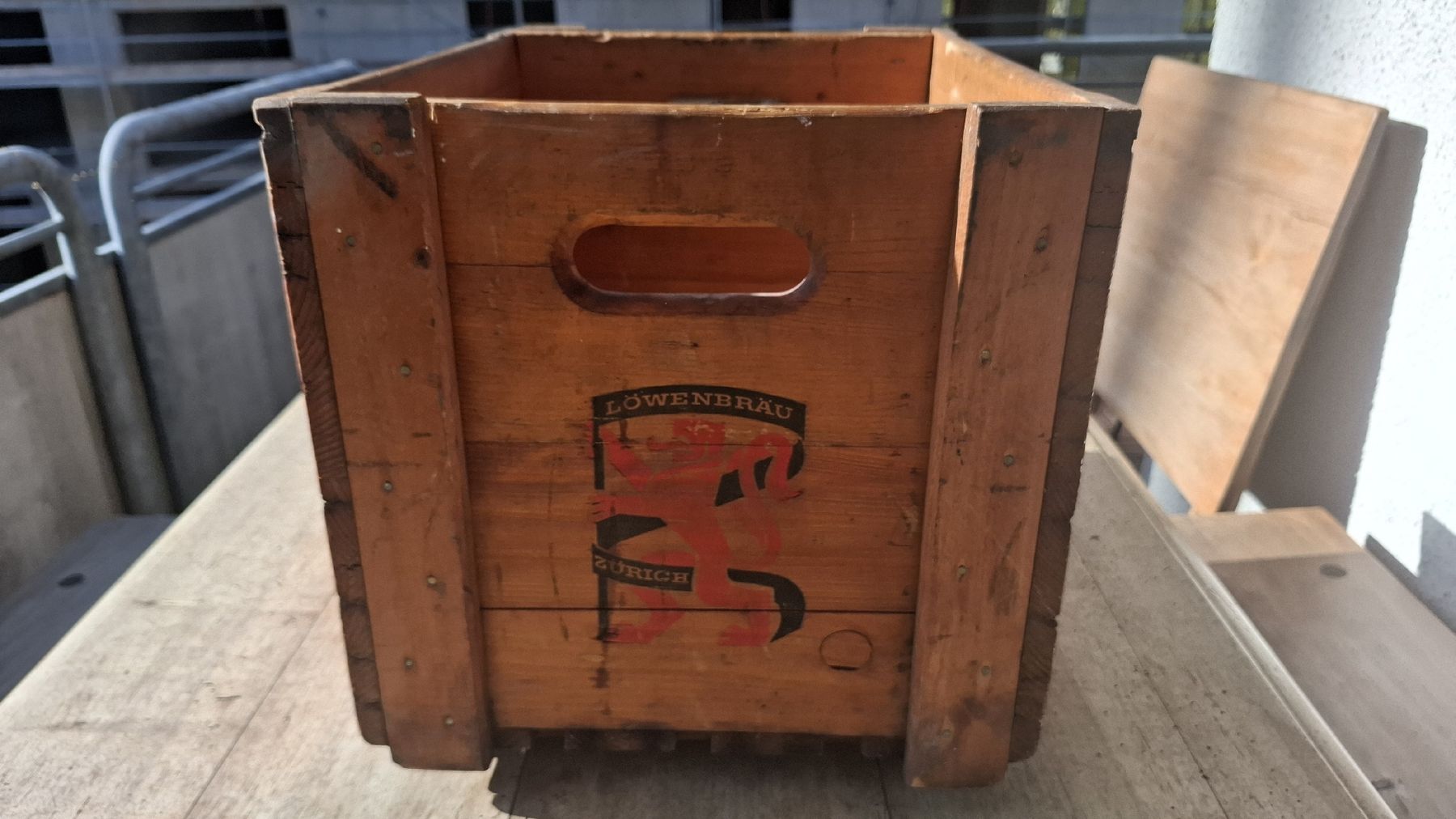 Casse di vino e birra: Löwenbräu Holzkiste – Usato da Zürich venduto da witike 1