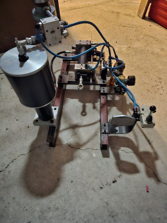 Ancienne machine d'horlogerie à arrondir (Gebraucht) in Le Landeron für