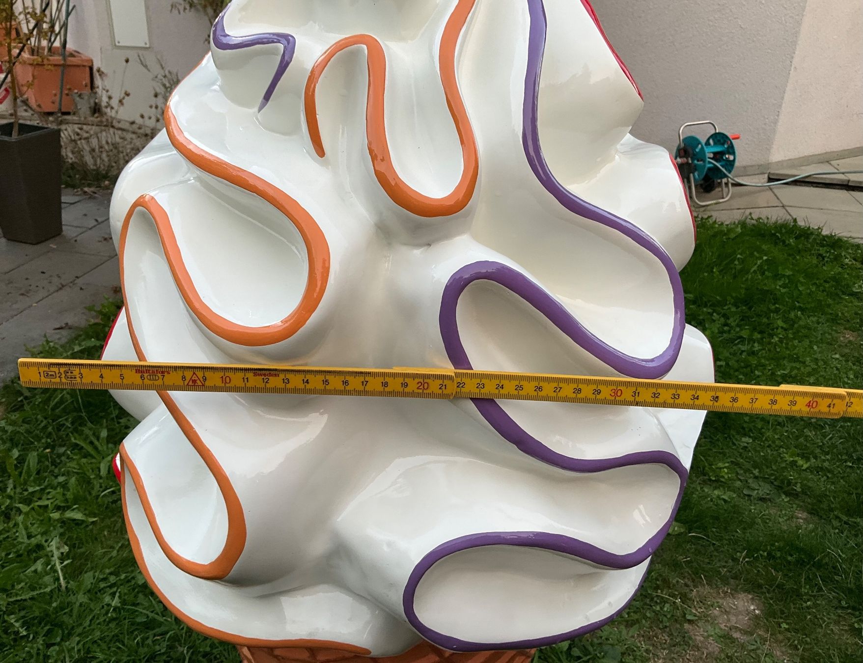 Alle Dekorationen: Cornet de glace géant décoratif – Gebraucht aus Avenches von Lactobacille 1