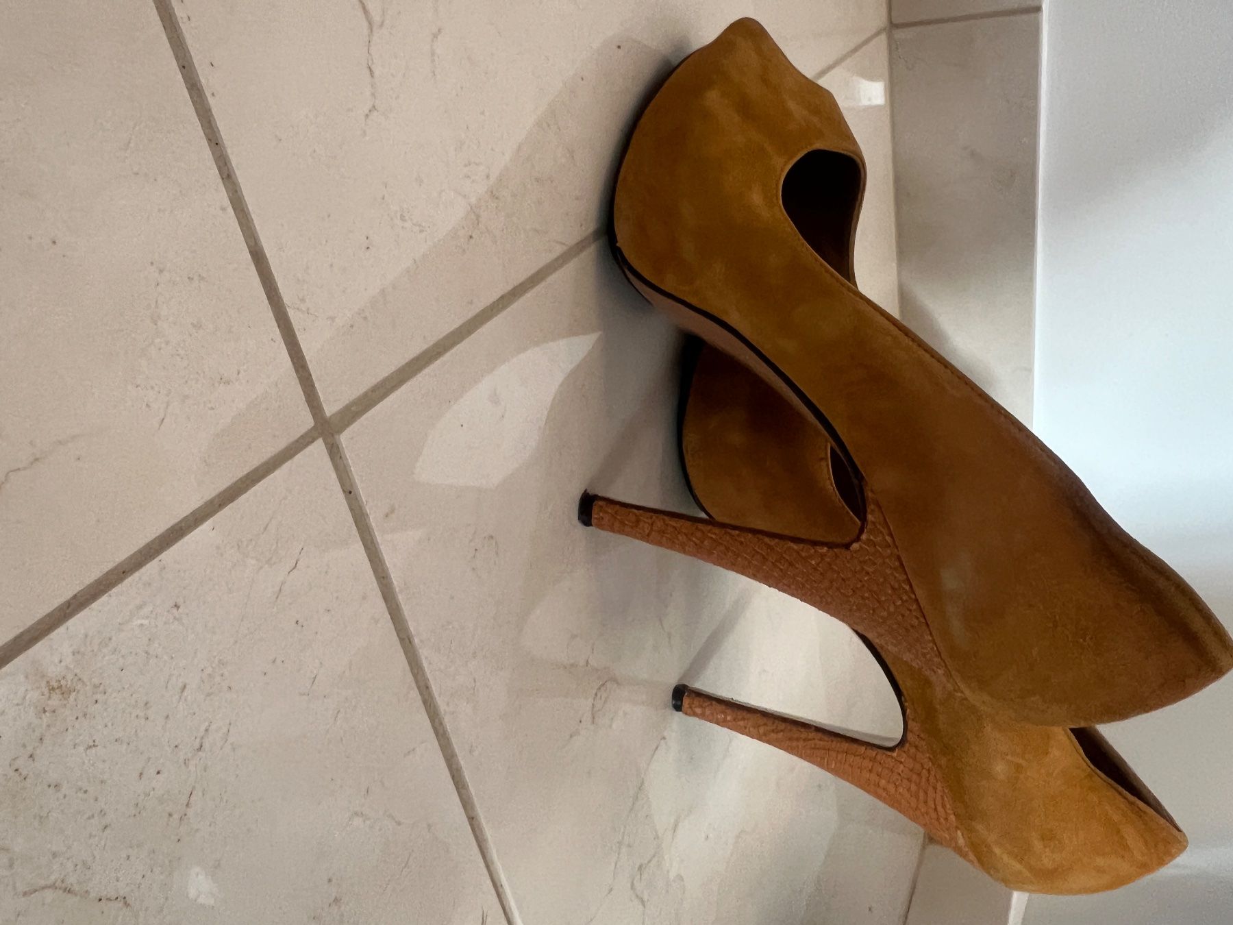 Scarpe da donna: Escarpins compensés Vero Cuoio T38 daim – Usato da Villars-Tiercelin venduto da OliBanu 1