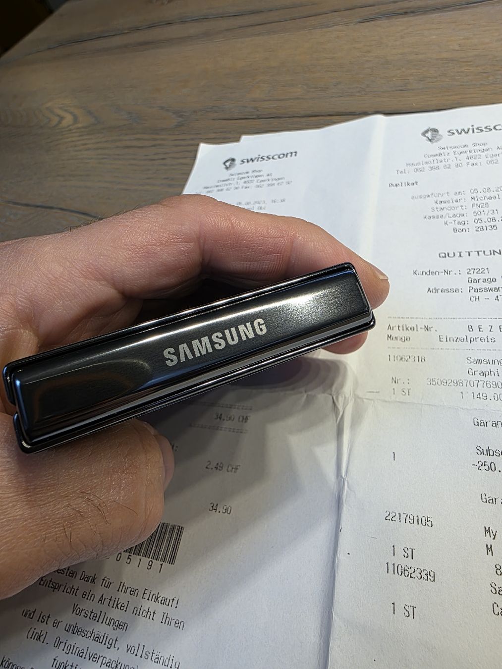 Samsung Telefoni cellulari / Smartphones: Samsung Galaxy Flip 5 256GB – Nuovo (secondo la descrizione) da Oberdiessbach venduto da AdR81 2