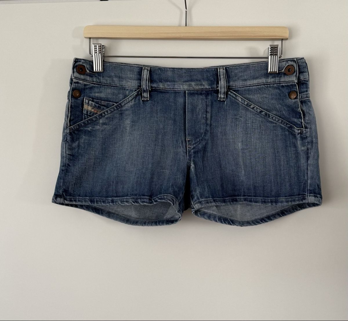 Diesel Pantaloni: Diesel Damen Shorts Jeans Grösse 36 – Usato da Flumenthal venduto da Krajan