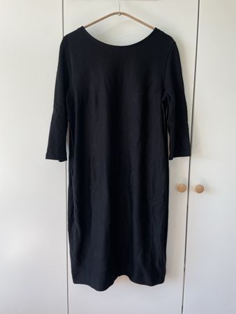 Elegantes schwarzes COS Kleid mit Taschen – Grösse M
