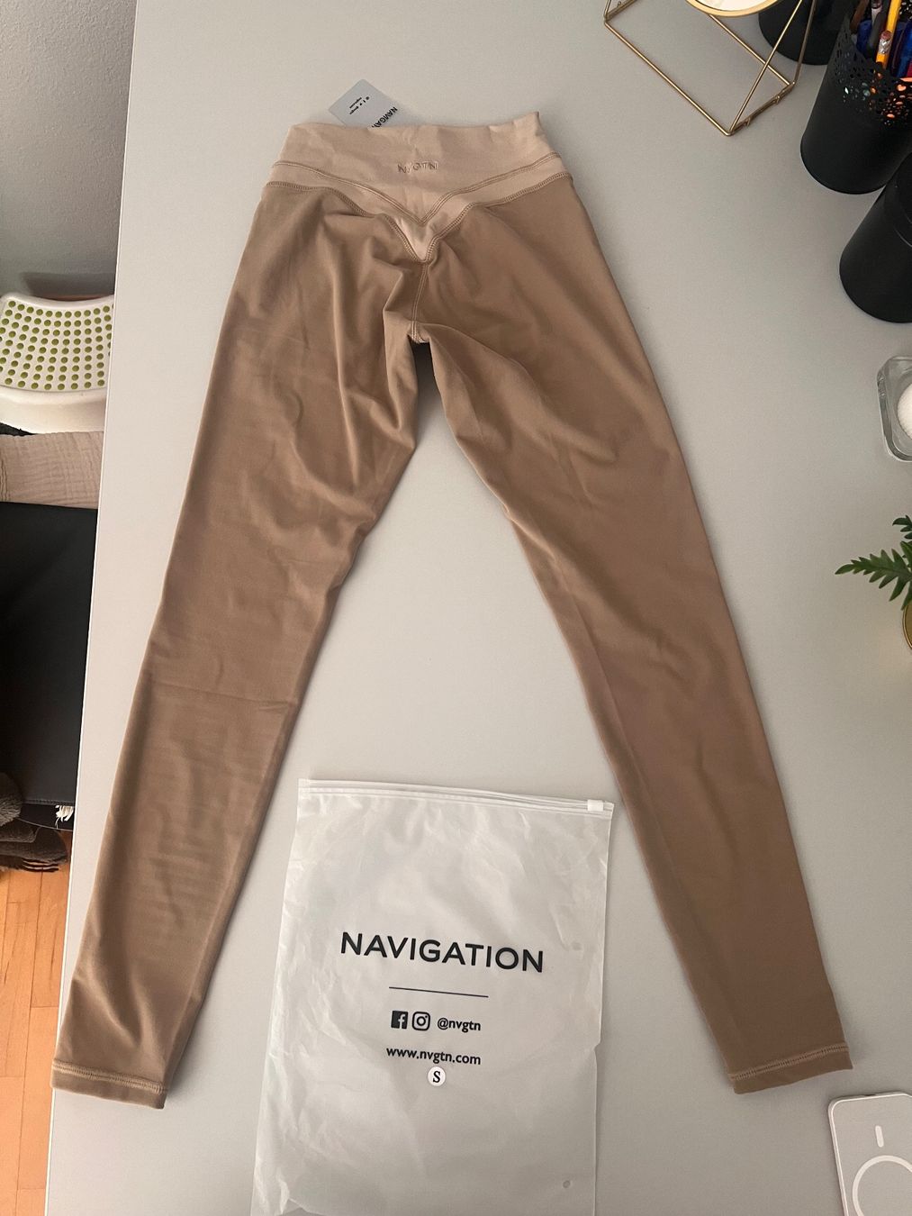 NVGTN Leggings: NVGTN Canvas Aera Form Leggings S – Nuovo e nell'imballaggio originale da Riehen venduto da fab_zz85 4