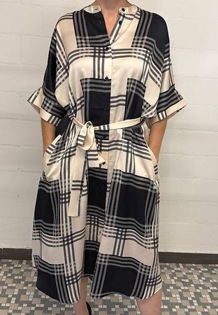 Dress/Robe Essentiel Antwerp schwarz/creme oversized XS/S