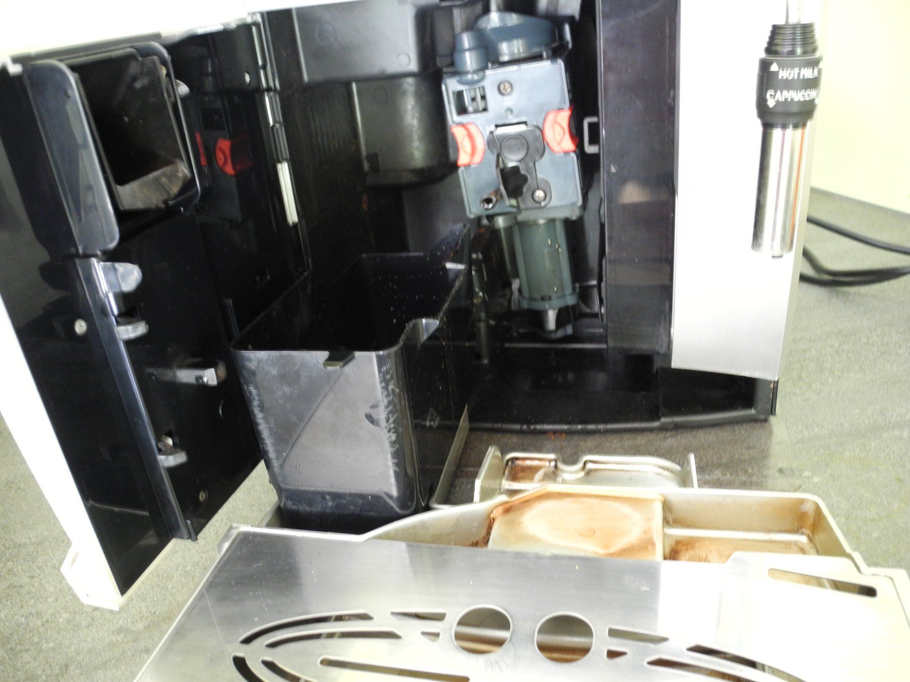 De'Longhi Macchine per caffè & Macchine per espresso: Delonghi Magnifica – Usato da Worb venduto da kebe01 1