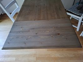 Holztisch inkl 4 Stühle und Zusatzplatte zu verkaufen