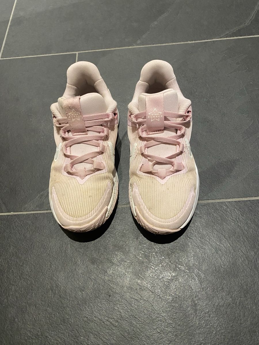 Nike Scarpe per ragazze: Nike Schuhe, Gr 31, Rosa – Usato da Oberbussnang venduto da ANSIRA 2