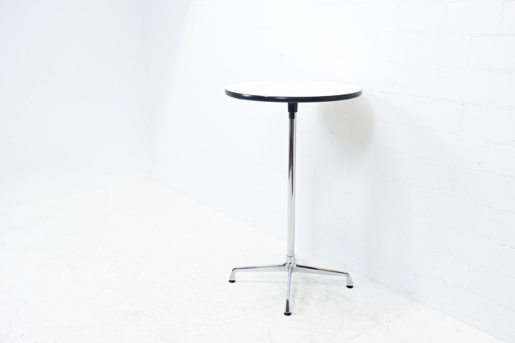 Vitra Tavoli: Vitra Eames Contract Table High - Lieferung möglich – Usato da Schaffhausen venduto da Studio-Ara 8
