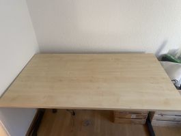Holzschreibtisch
