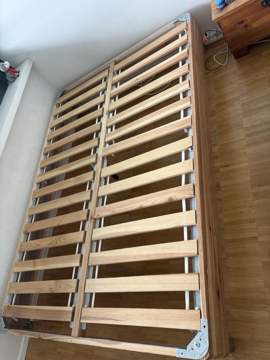 Letti: Bett von Ikea  – Usato da Zürich venduto da Midaspavia 1