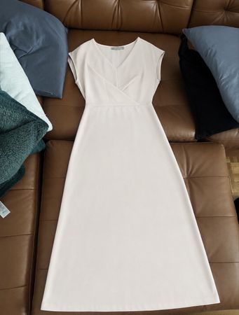 Rinascimento Kleid Gr. S – elegantes Midikleid in Creme/Rosé