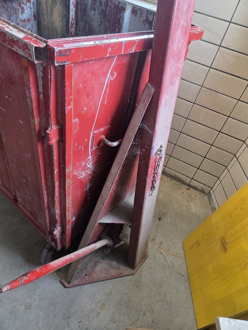 Tutte le macchine: Hydraulische Container Presse – Usato da Oberhasli venduto da General-Dealer 4