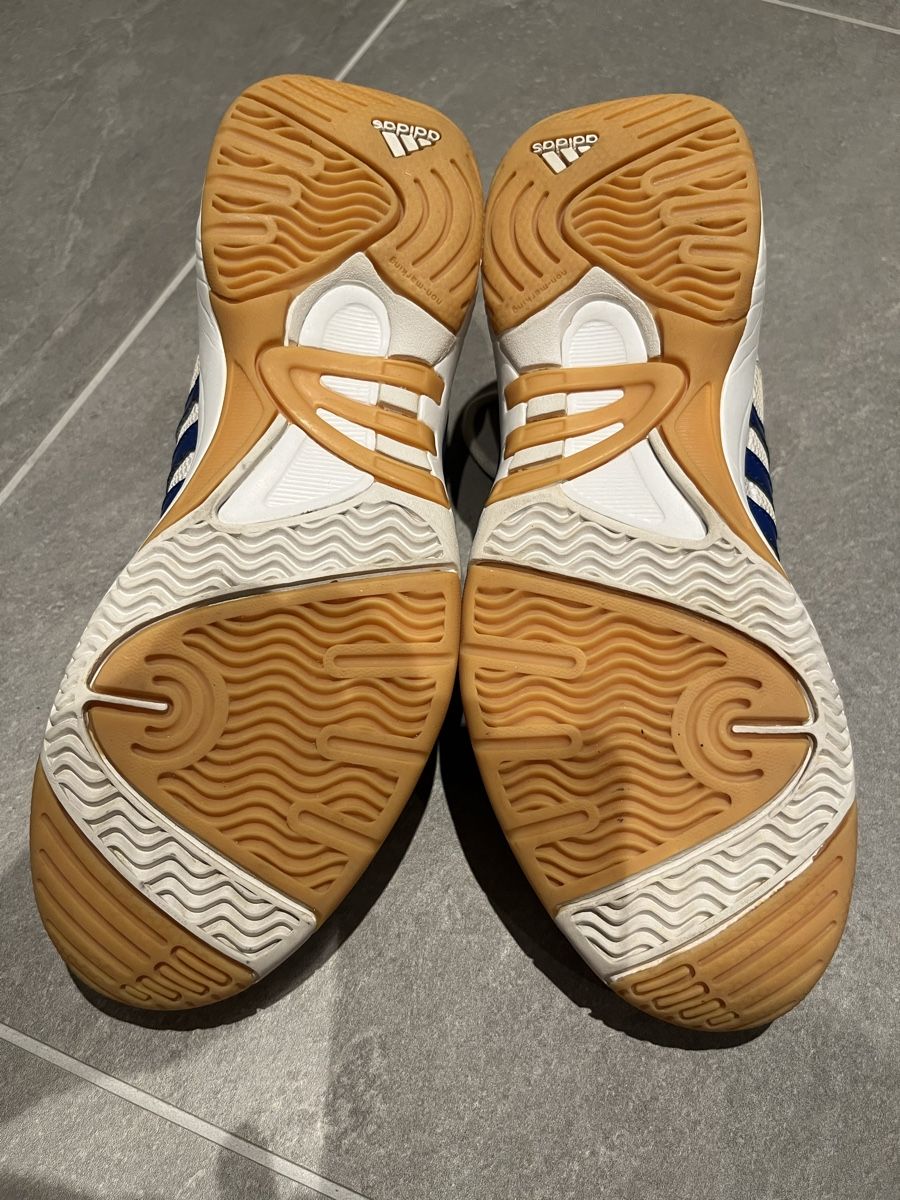 Adidas Chaussures hommes: Adidas Schuhe – D'occasion à Fraubrunnen par amm_7kp6 2