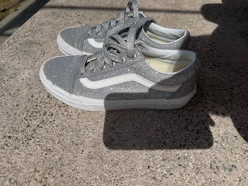 Schuhe für Mädchen: Silbrige glitzer Vans – Gebraucht aus Basel von dietschy77 1