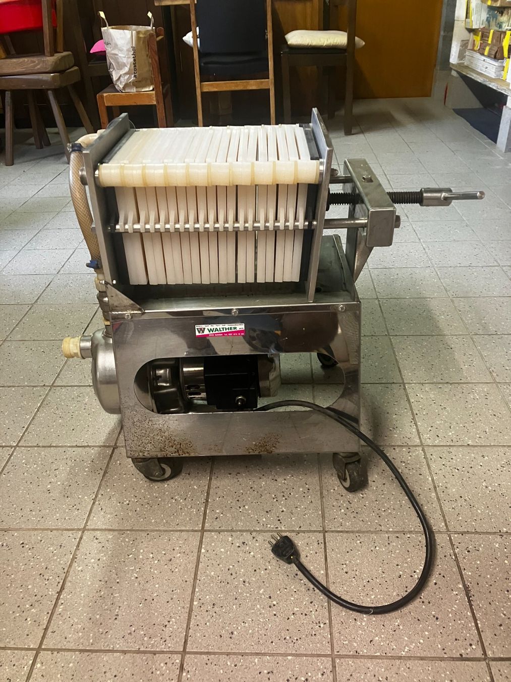 Alle Maschinen: Professionelle Weinfiltermaschine – Gebraucht aus rueschlikon von fra_xn8z