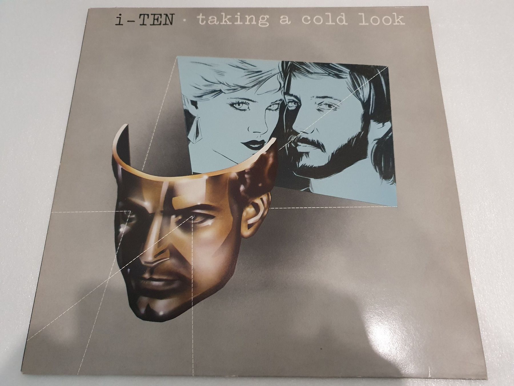 Dischi in vinile: i-Ten – Taking A Cold Look – Usato da Uster venduto da Vinyl-Leidenschaft