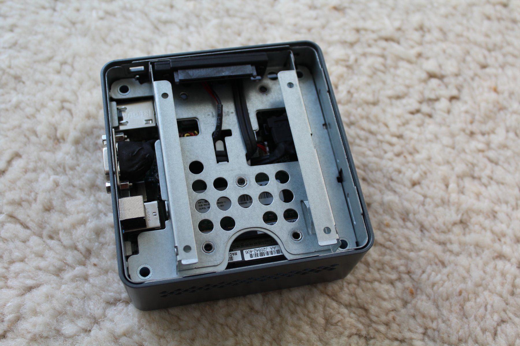Intel PCs: Intel NUC NUC6CAYS – Gebraucht aus St. Gallen von checco40 6