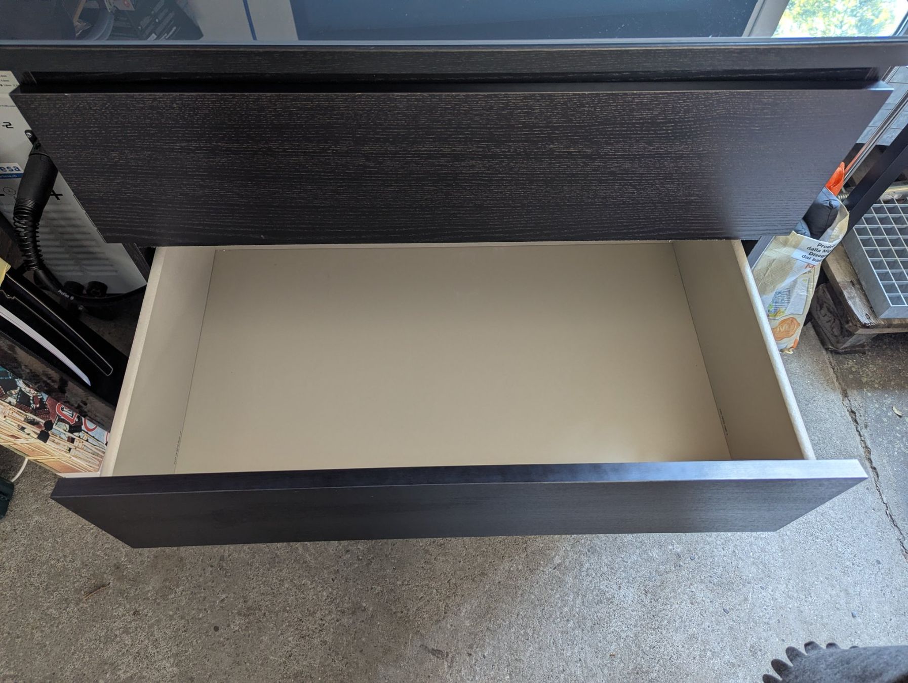 Ikea Cassettiere: IKEA MALM Kommode schwarz mit Glasplatte und 4 Schubladen – Usato da Othmarsingen venduto da Pascal.Ha 3