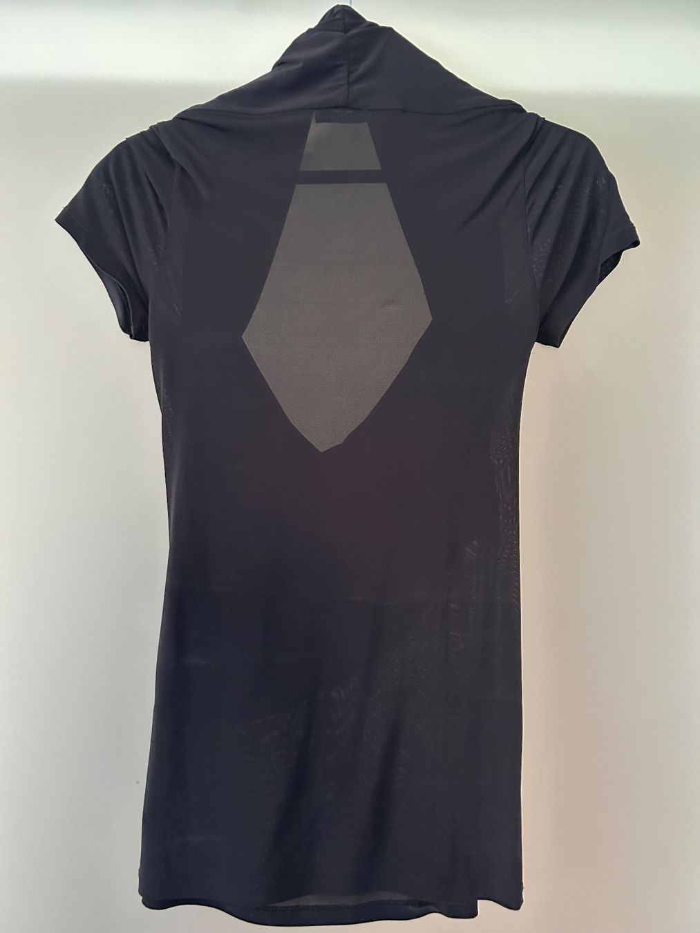 Top: Très joli haut noir taille 36 – Usato da Pully venduto da nisola 1