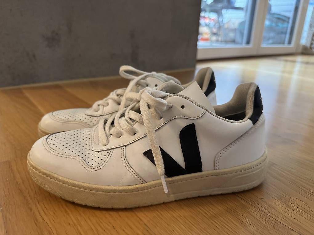 Scarpe da donna: Veja V 10 sneaker, Schwarz / Weiss, Gr. 39  – Usato da Zürich venduto da Supersampler