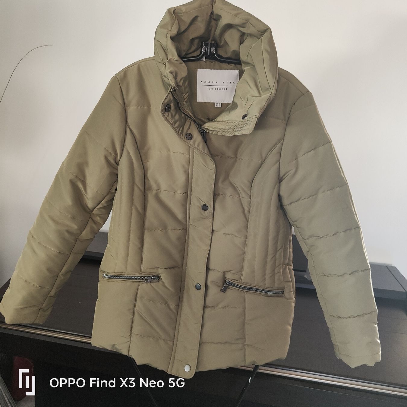Giacche: Doudoune Amara Reya, Taille S, Kaki. comme neuve ! – Usato da La Chaux-de-Fonds venduto da Sam0145
