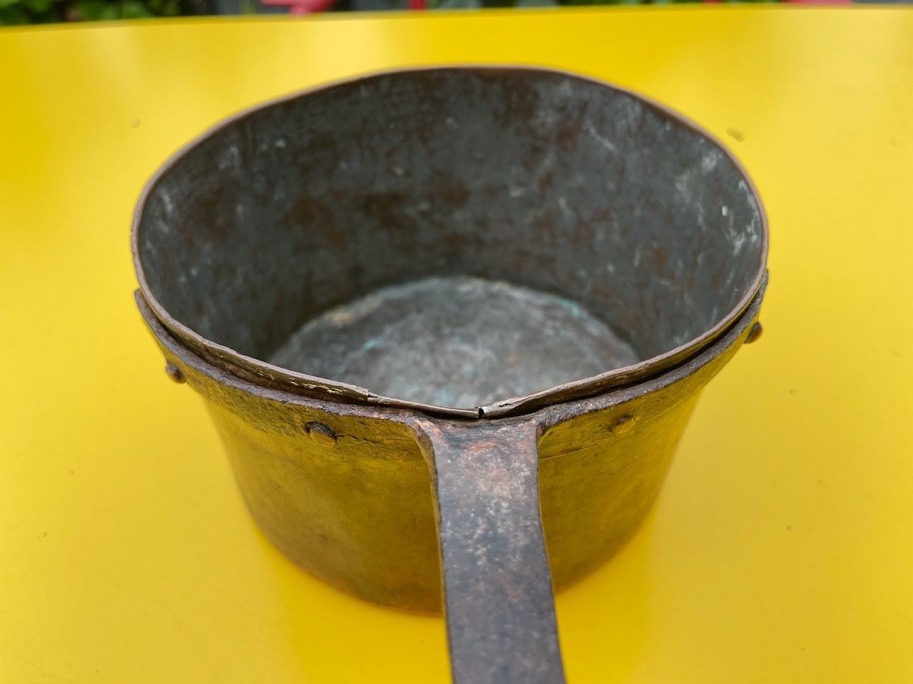 Töpfe: Antiker Bronze Kochtopf mit Stiel, ideal als Deko oder Gaspo – Gebraucht aus Winterthur von ing_pd8f 4