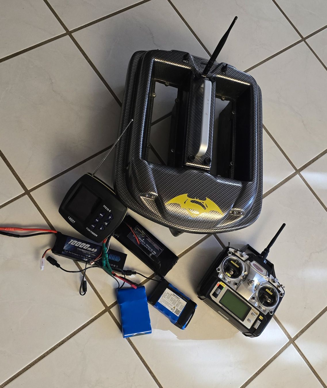Modellismo RC: Carp Madness Phantom Futterboot mit Echolot – Usato da Rothrist venduto da kuefi36 5