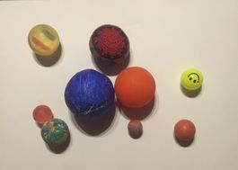 Verschiedene Bälle vom Hüpfball bis zu Jonglierbälle